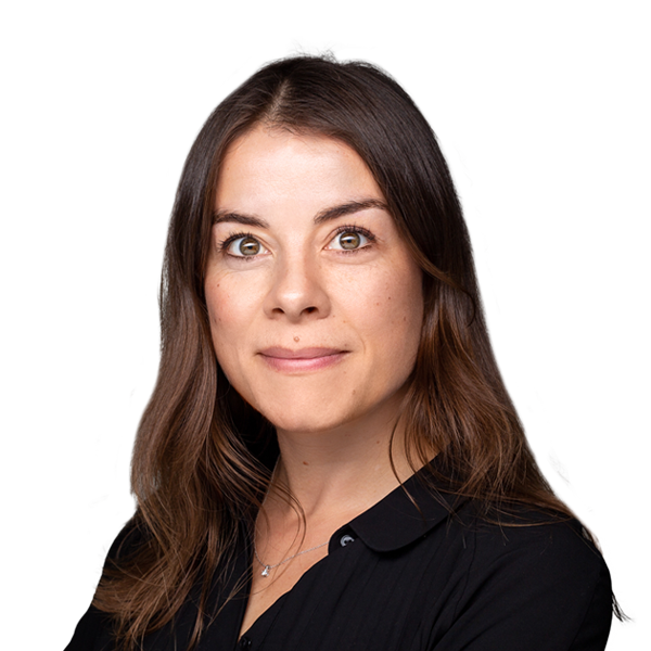 Julia- Headshot.png